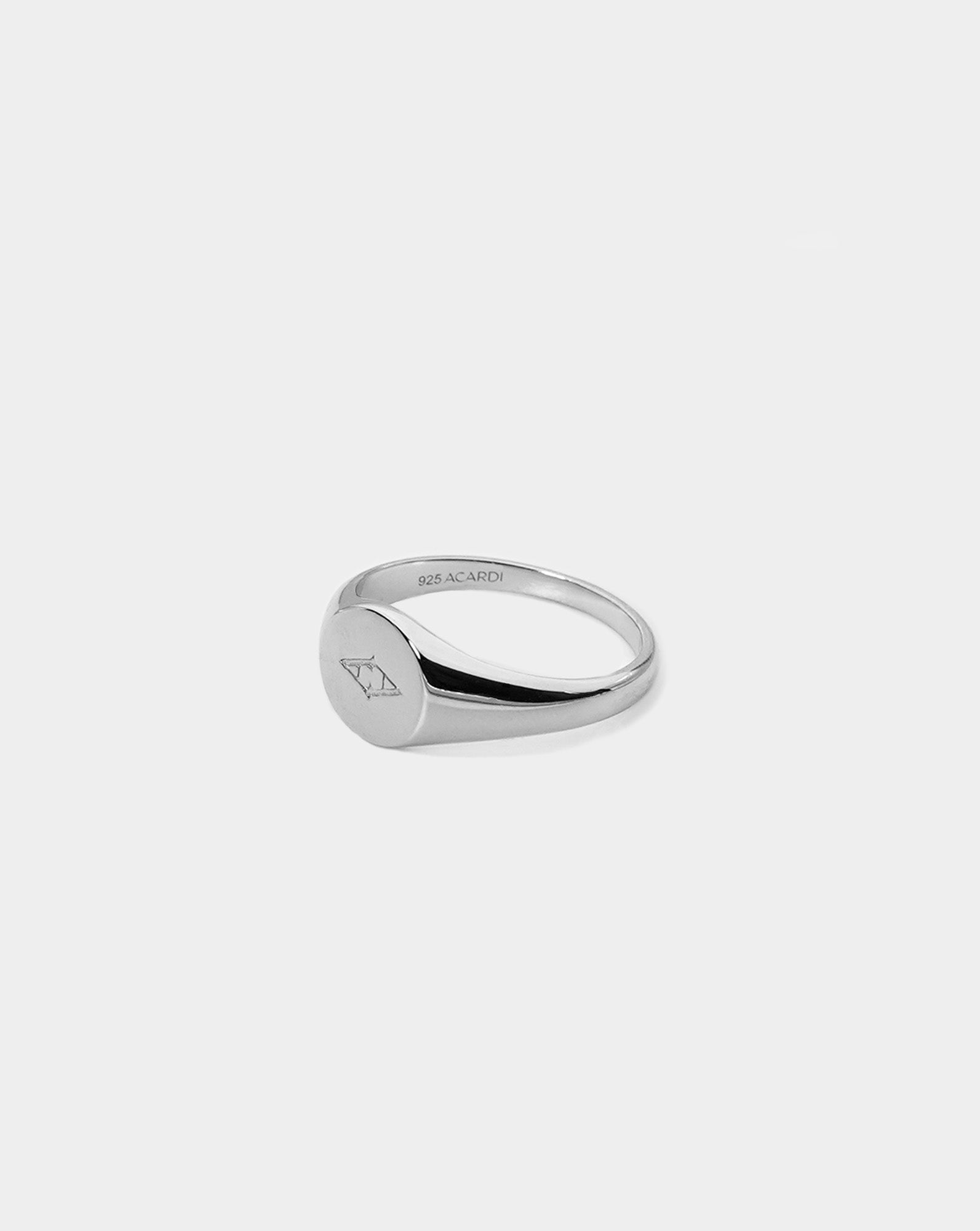 Men's Silver signet ring. Acardi. Oval signet ring viewed from the side