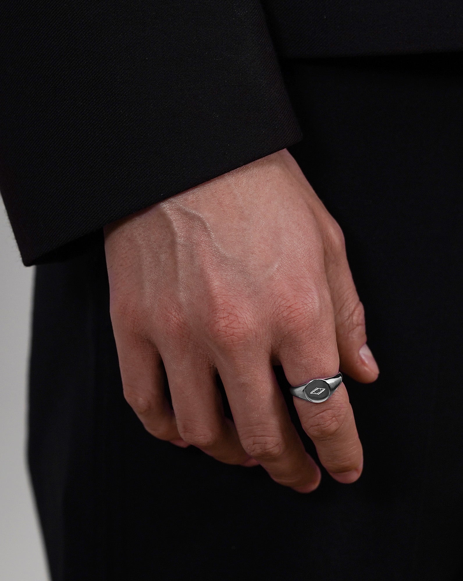 Men's Silver signet ring. Model wearing ring. Acardi Oval signet ring.