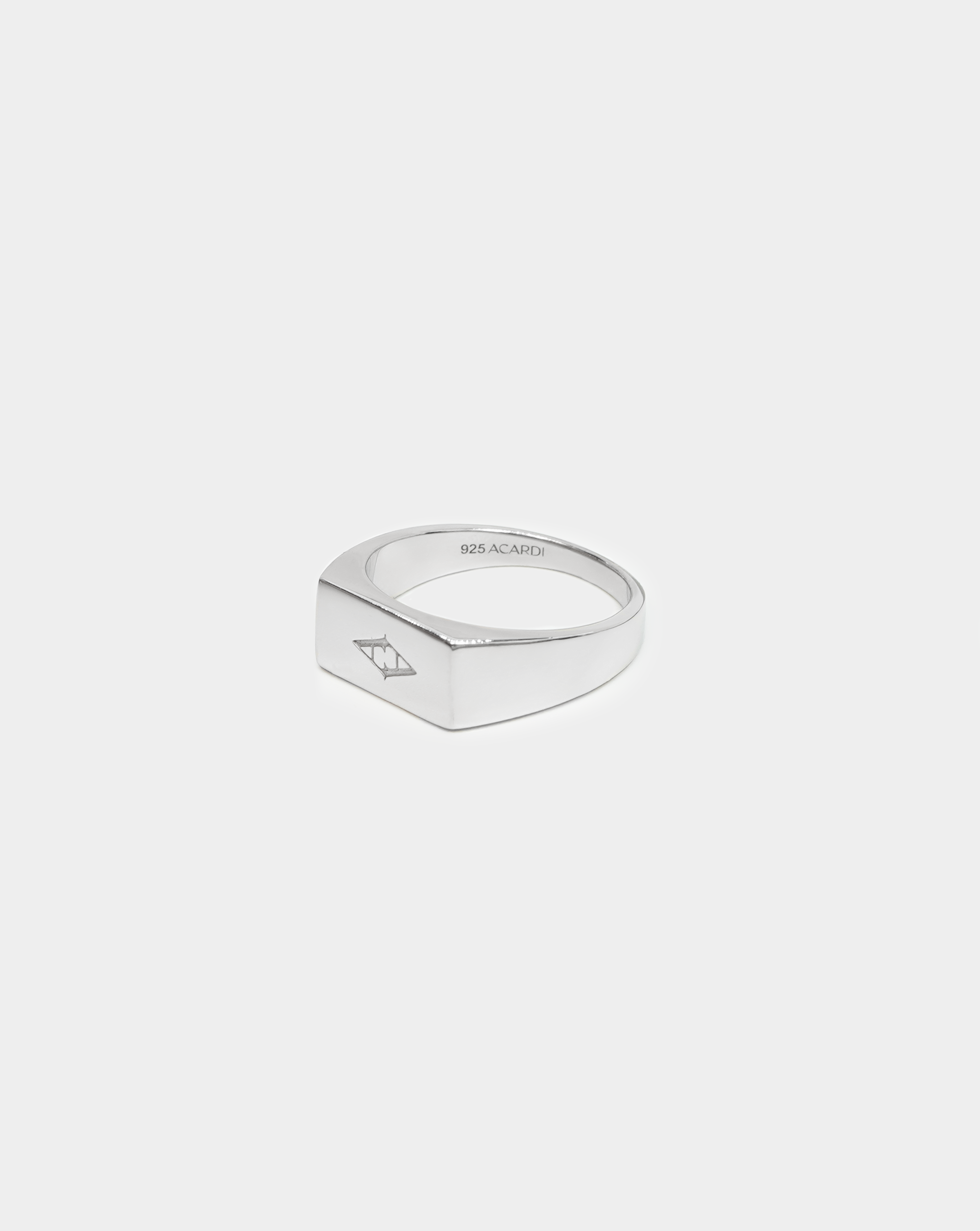 Men's Silver signet ring. Acardi signet ring viewed from the side. Men's jewellery