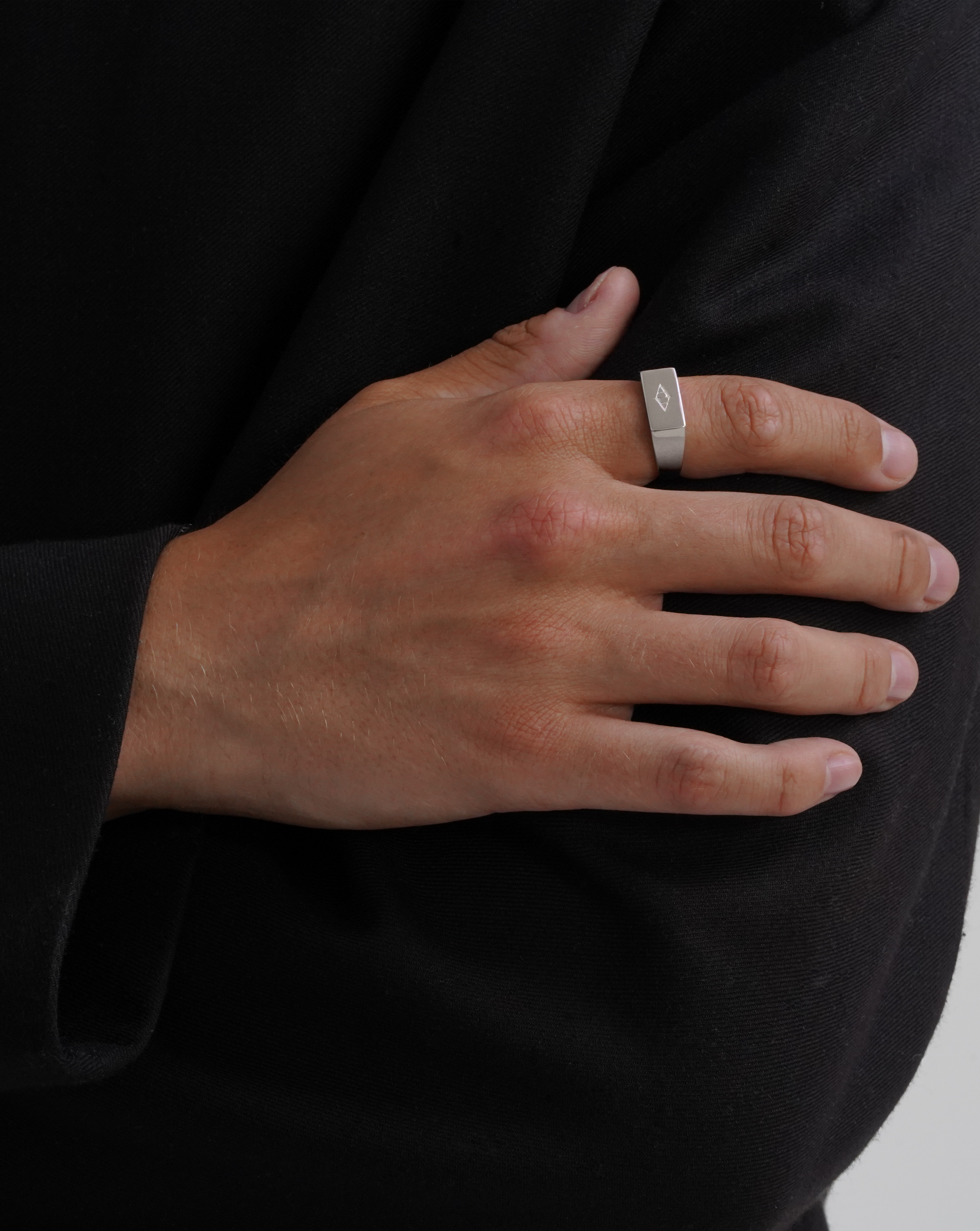 Men's Silver signet ring. Acardi signet ring viewed model from side. Men's jewellery