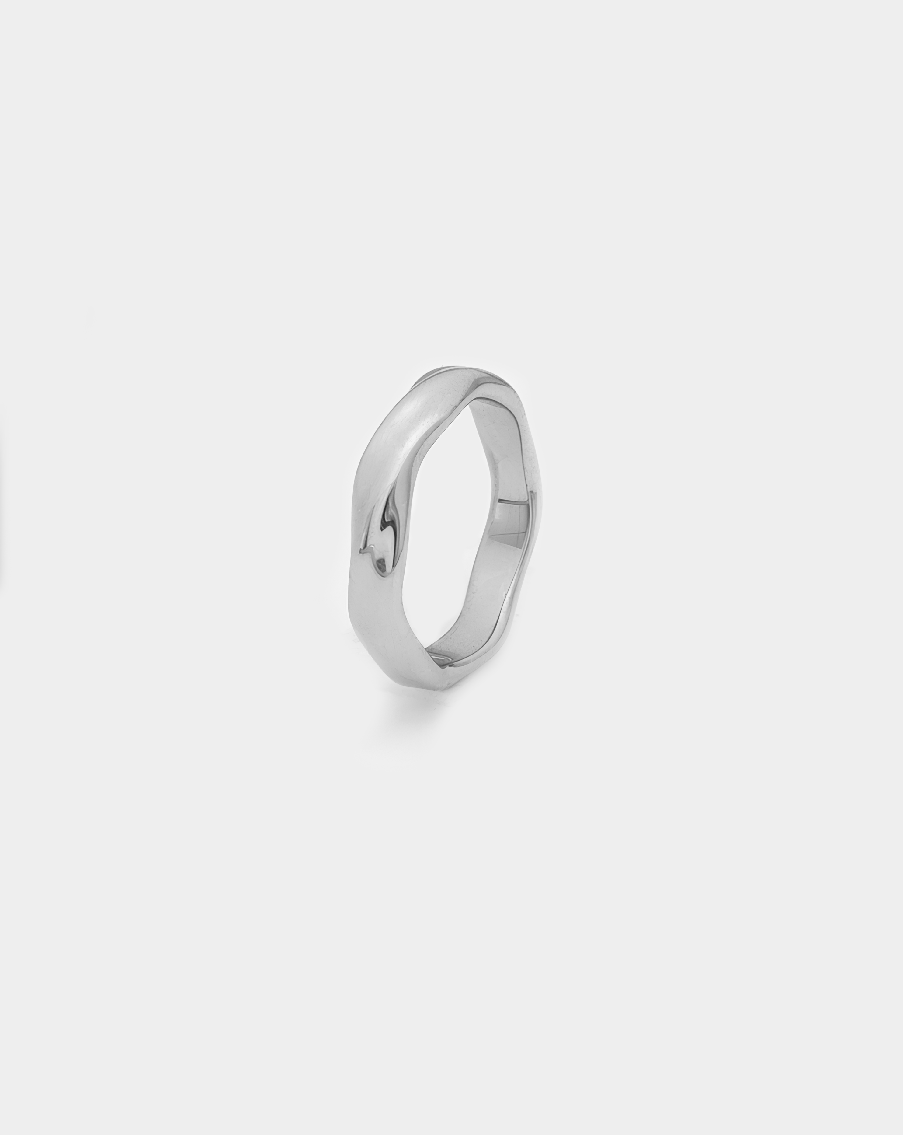 Silver spinning band ring Acardi from side. Sleek minimalistic ring. Men's jewellery.