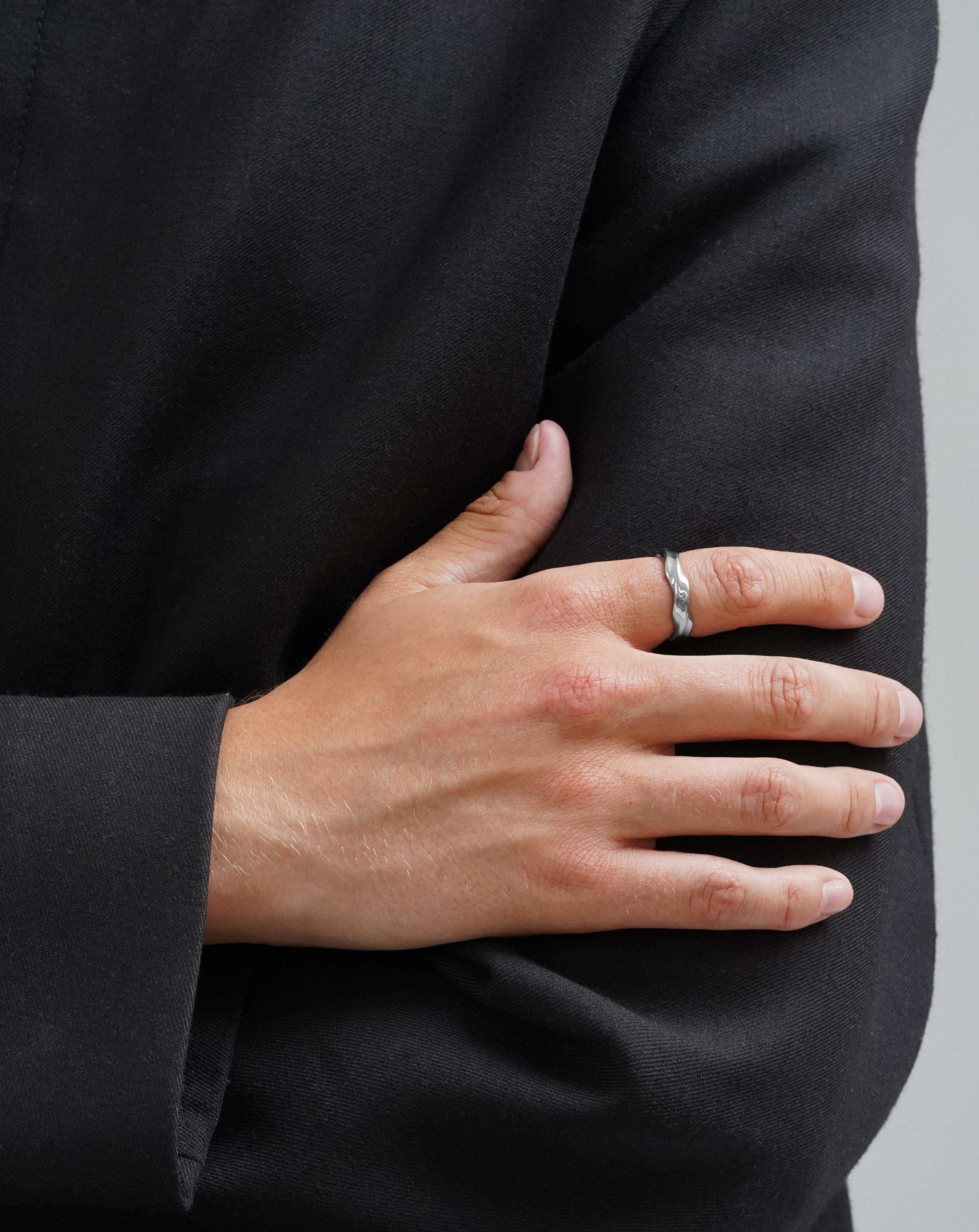 Silver spinning band ring Acardi. on model side. Sleek minimalistic ring. Men's jewellery.
