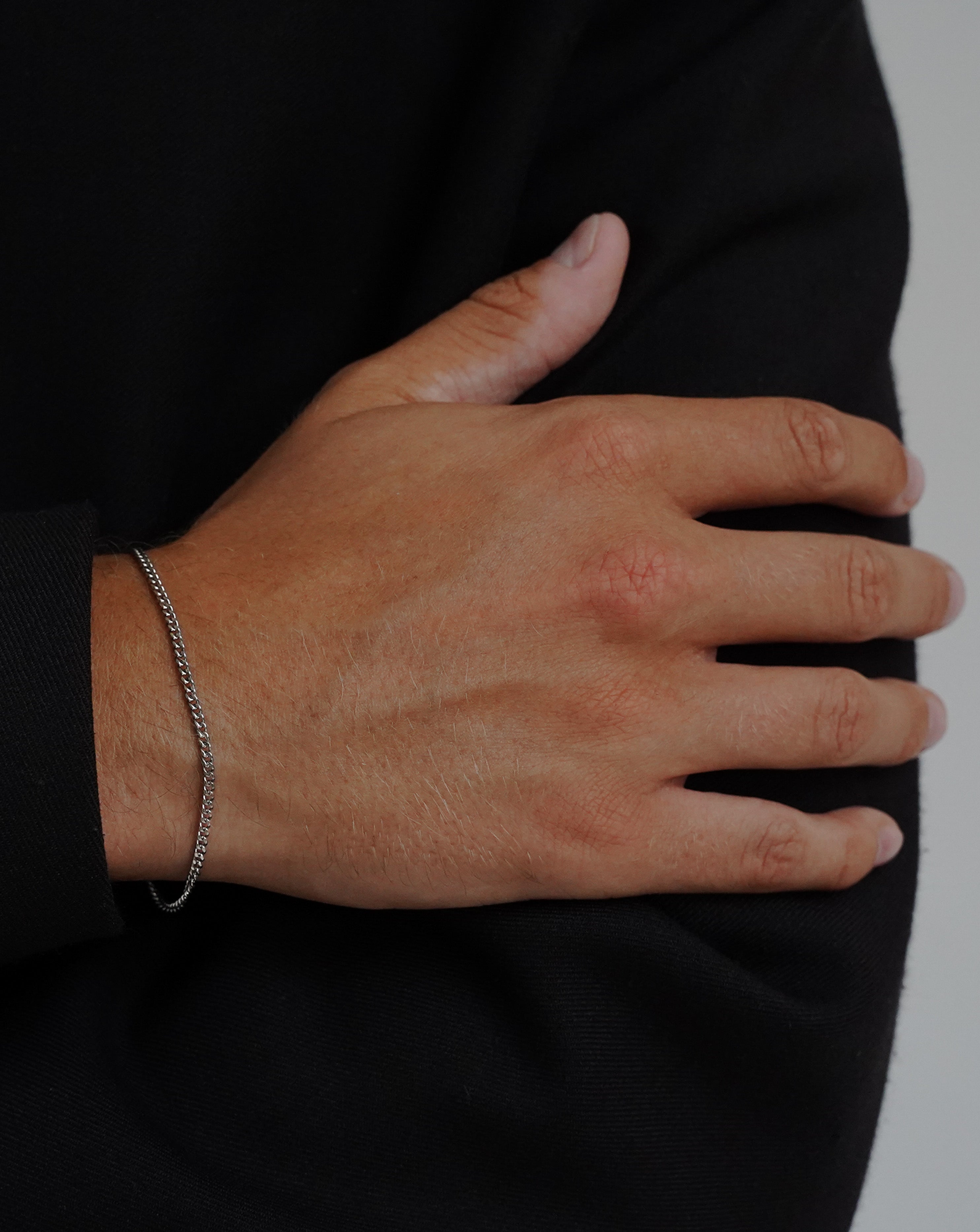 Silver thin Cuban chain bracelet minimalistic Acardi on model. Men's jewellery