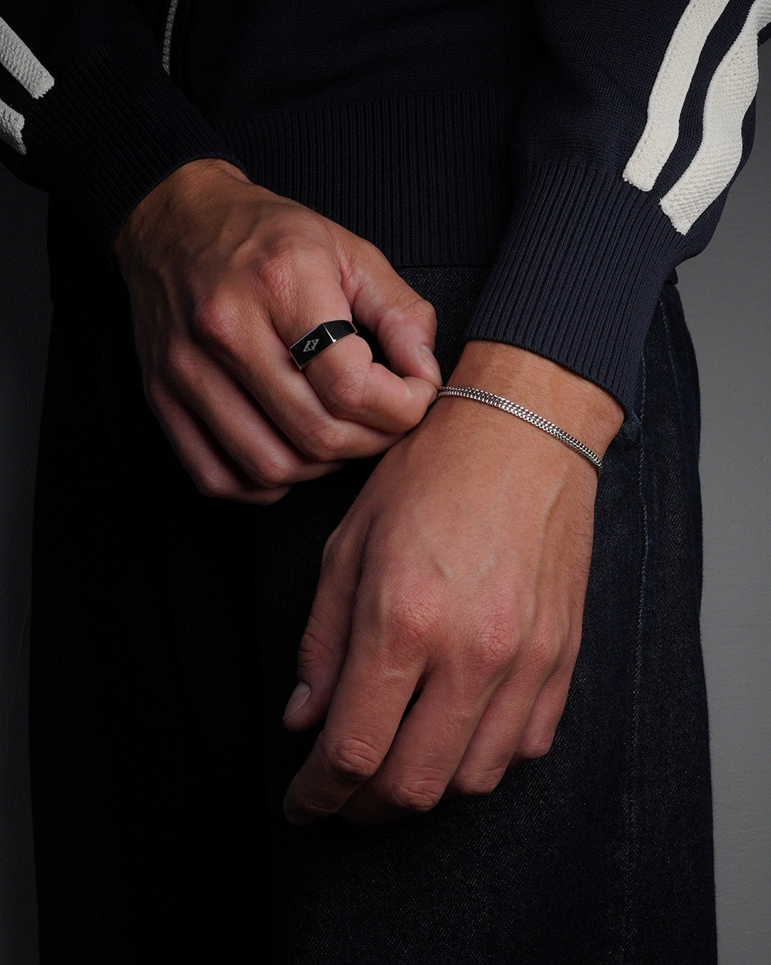 Men's jewellery. Acardi signet ring viewed model from side.
