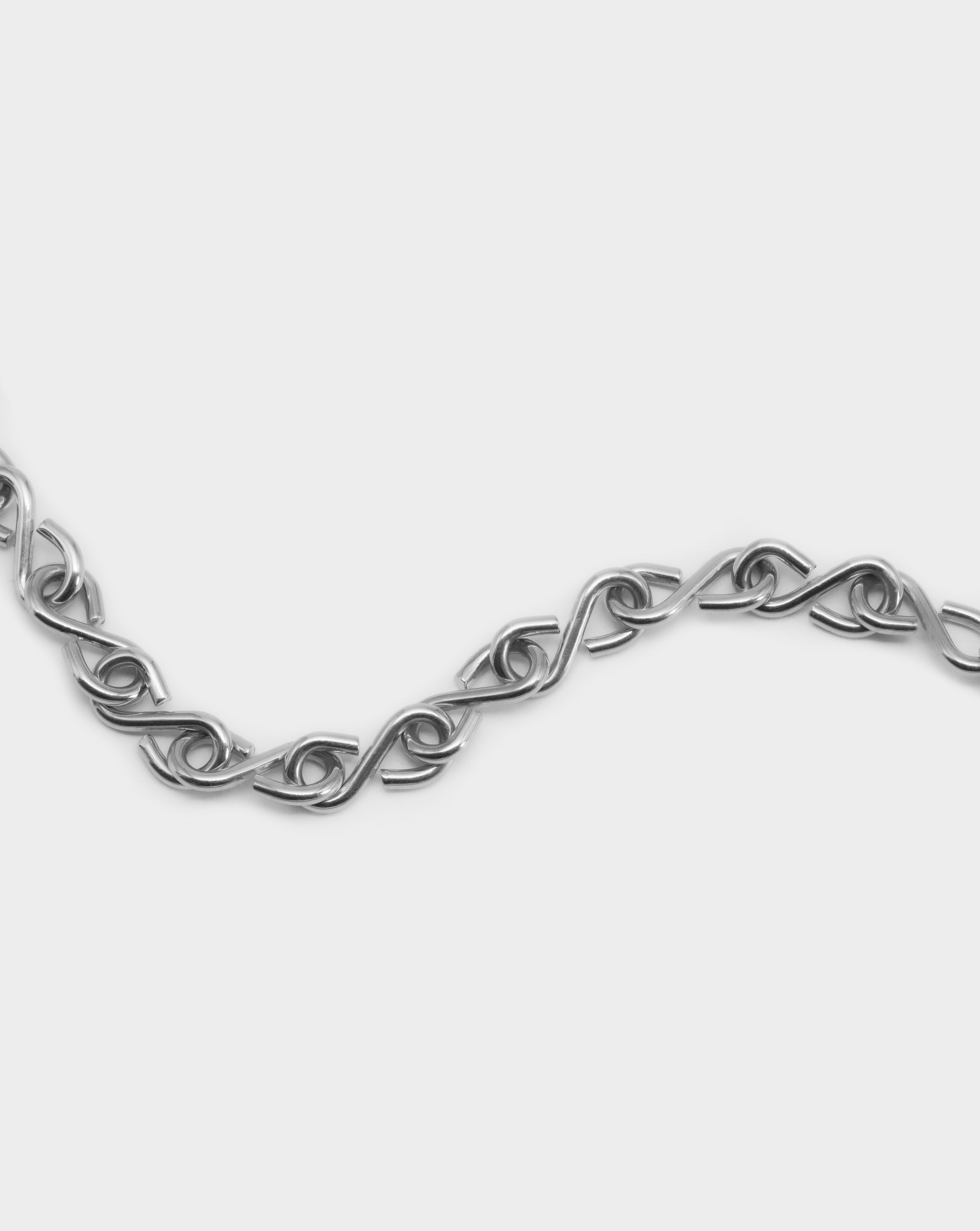 Men's Silver Chain Bracelet close-up Acardi. Men's jewellery. Minimalistic